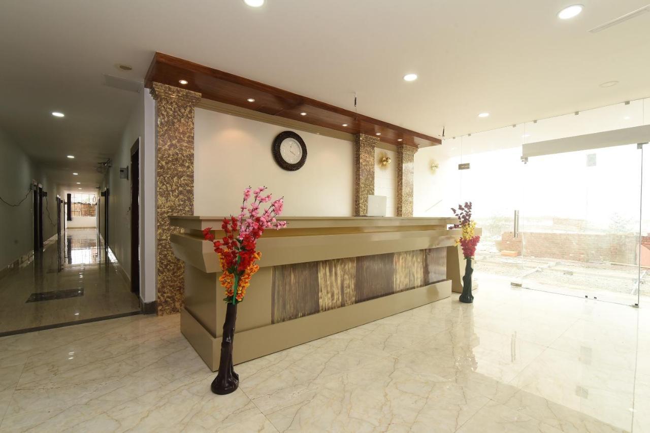 Capital O 13310 Noida Suites エクステリア 写真