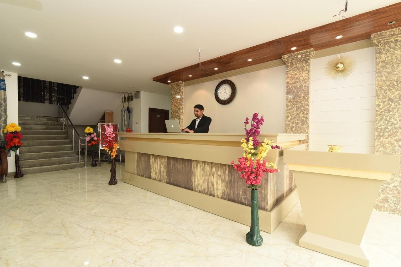 Capital O 13310 Noida Suites エクステリア 写真