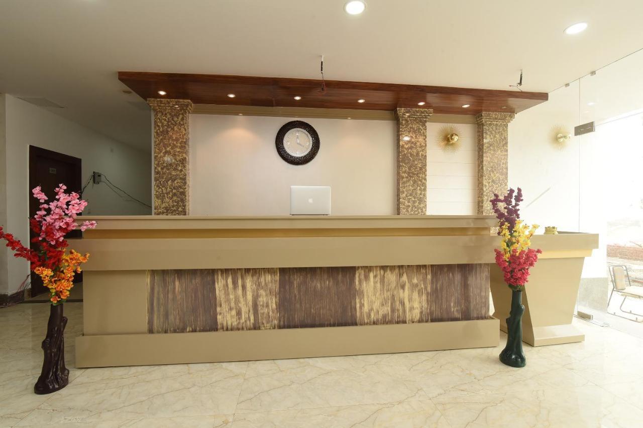 Capital O 13310 Noida Suites エクステリア 写真