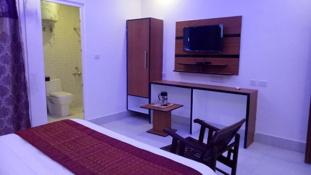 Capital O 13310 Noida Suites エクステリア 写真